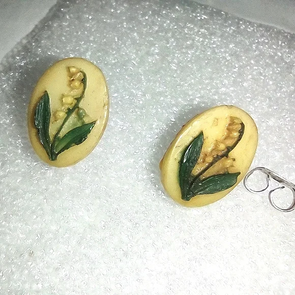 Lily Of The Valley Resin Earrings - Picture 6 of 11